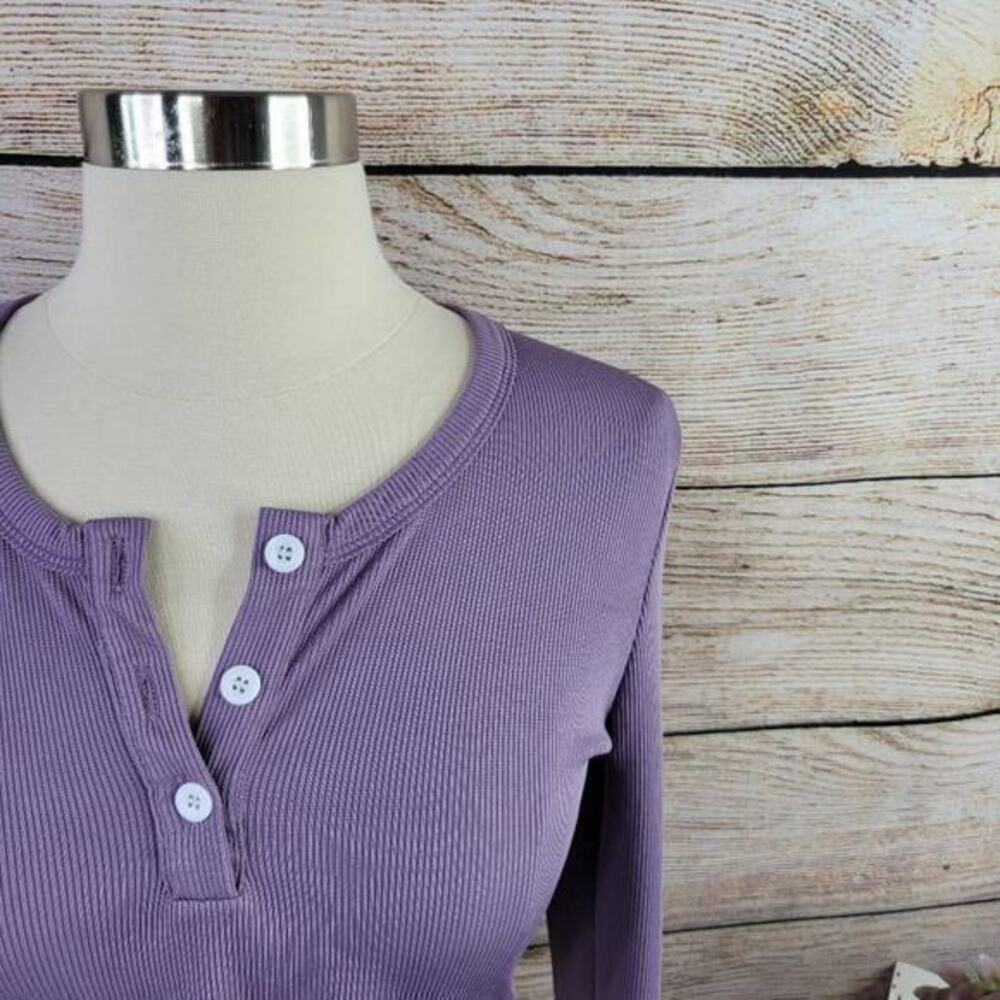 5/$25 SHEIN Scoop Neck Ribbed Henley Tee Lilac Purple Size Medium - Picture 2 of 7